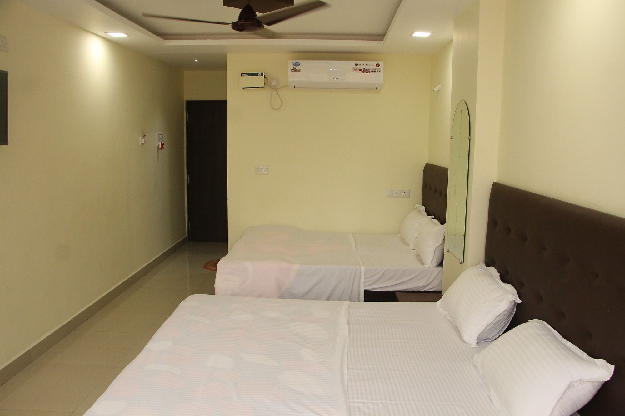 Hotel Swaraj The Goan Dream Calangute Exterior foto